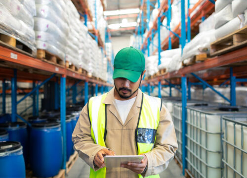 Rifiuti Industriali Pericolosi: Come l’Intermediazione in Categoria 8F Tutela la Tua Azienda